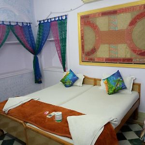 Ratan Hostel